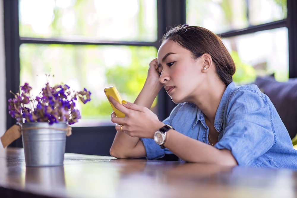 No siempre lo que uno planea sale de la forma prevista y por eso es importante tener planes de contingencia. Si la persona que esperas no acude a la cita, eso no debe ser el fin del mundo para ti. Tómalo filosóficamente, como una advertencia. 
<br>