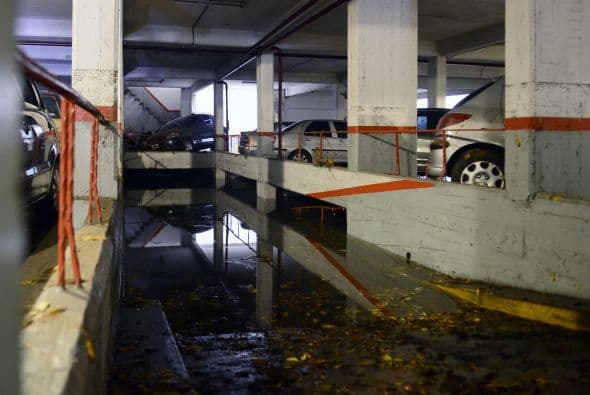 El ministro de Planificación argentino, Julio de Vido, aseguró que lo que se vio este martes fueron "imágenes desgarradoras" y explicó que más de 73,000 hogares siguen sin luz de los 250,000 que sufrieron cortes por la tormenta en Buenos Aires.