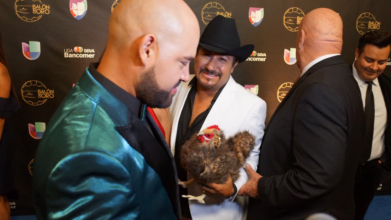 Raúl Molinar, Carla Medrano y Andres Maldonado se robaron el show durante la ceremonia del Balón de Oro en la ciudad de Los Ángeles.