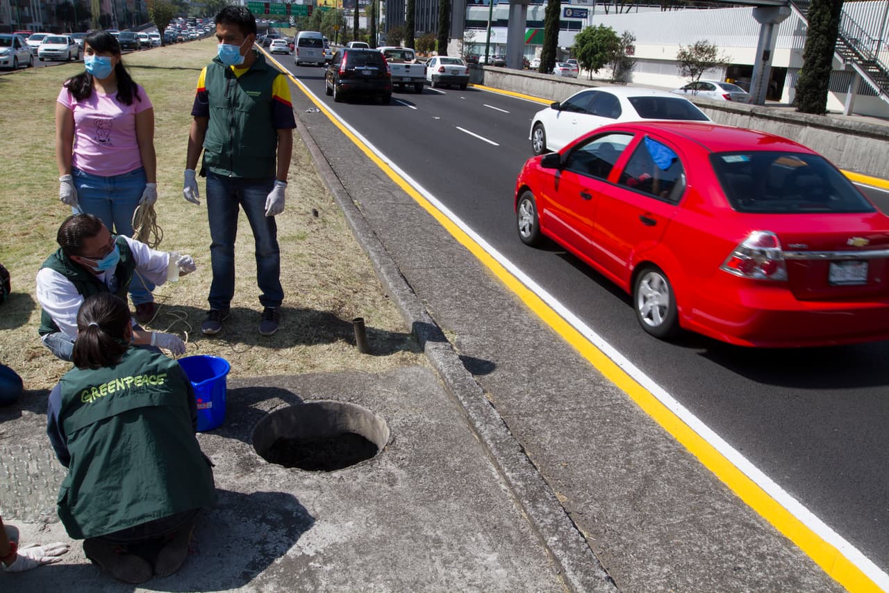 Aquí hubo un río alguna vez. Ahora, corre subterráneo, bajo la carretera.