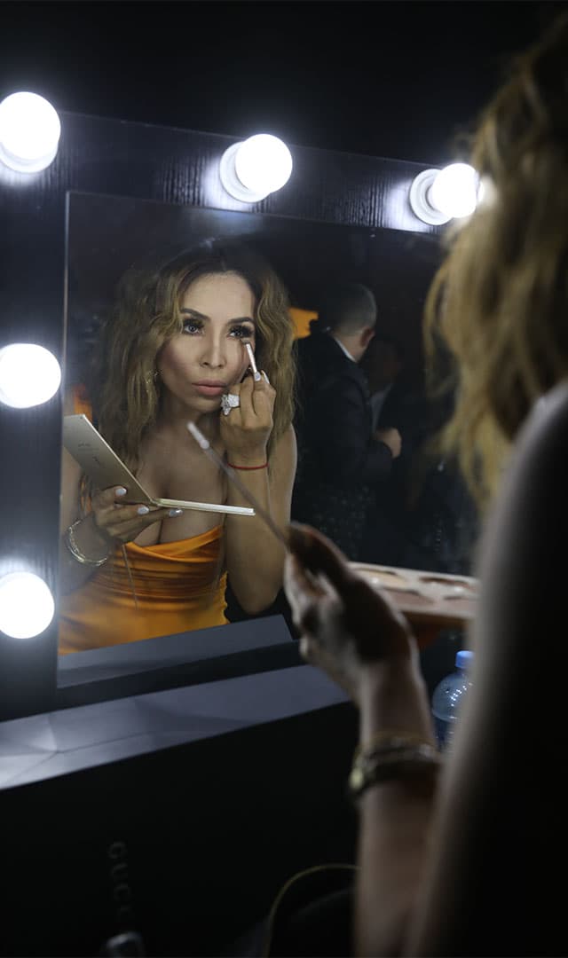 Se aseguró de que sus ojos estuvieran bien pronunciados.