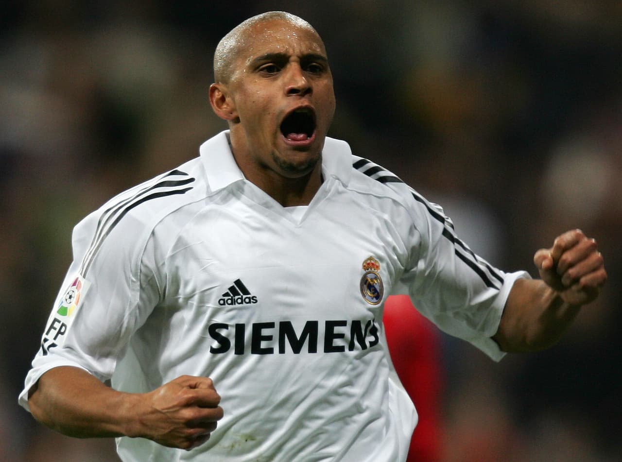 Defensa: Roberto Carlos, también de la edición FIFA 2005. El brasileño, con una pegada envidiable, tenía un puntaje de 94.