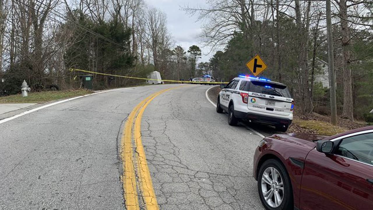 Identifican a hombre que fue encontrado muerto en medio de calle en Snellville