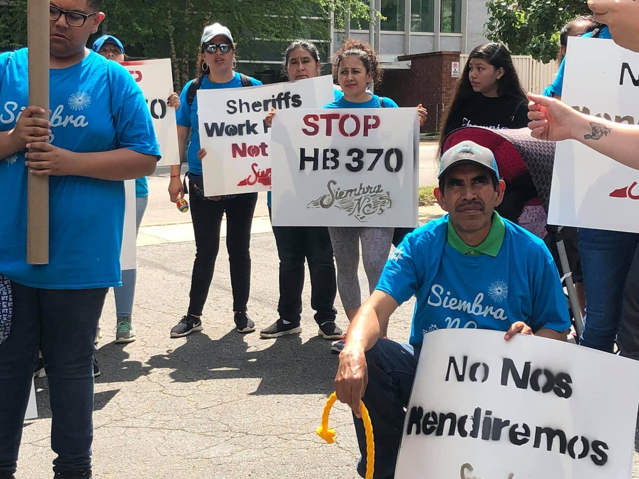 Hispanos piden a gobernador que vete la HB370