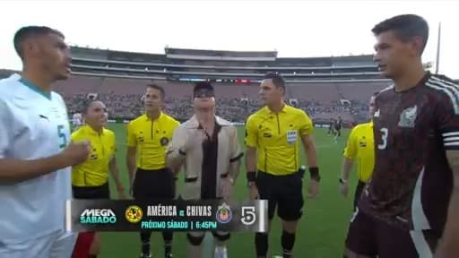 ¡Invitado de lujo! Canelo Álvarez lanza volado y sucede esto para México