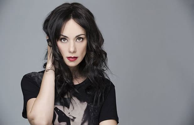 Participó en la miniserie “Como ama una mujer”, la cual produjo Jennifer López.