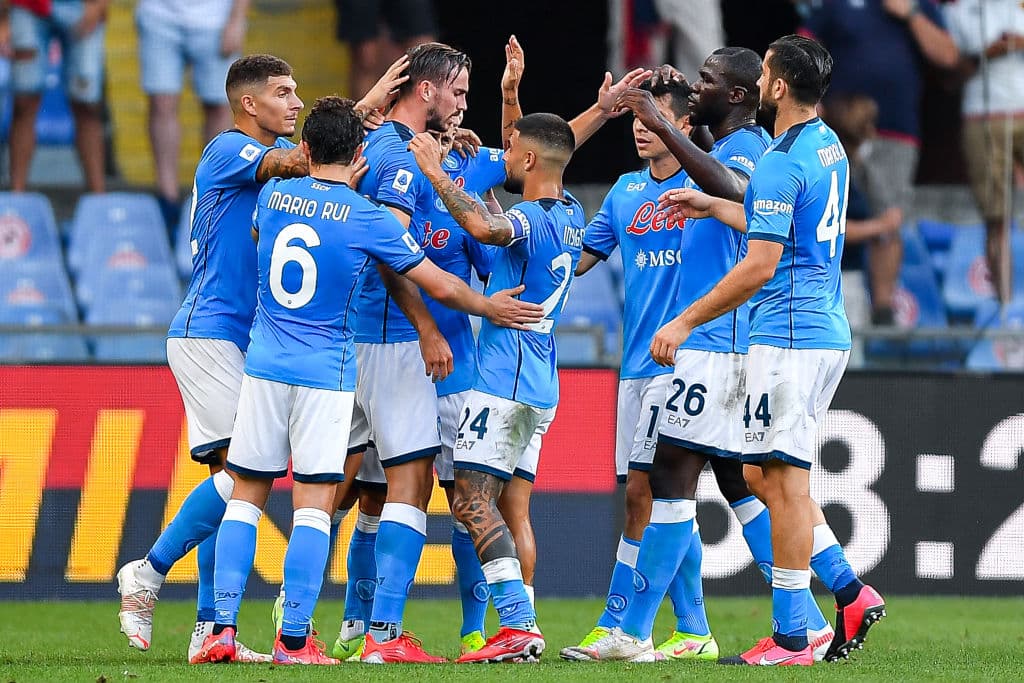 Napoli derrota al Genoa 2-1 durante la segunda Jornada de la Serie A. Fabián Ruiz Peña abrió el marcador a favor de los locales (39'), pero los 'rossoblu' empataron gracias a la anotación de Andreas Cambiasso al 69', pero ya al filo del partido, Andrea Petagna le dio la victoria a los de Spalleti. Hirving Lozano arrancó de titular el encuentro.