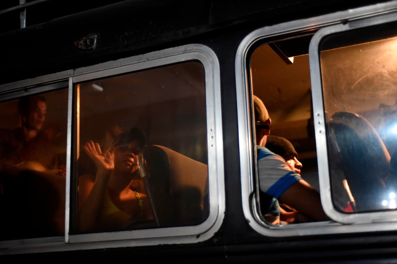 <a href="https://www.univision.com/noticias/inmigracion/la-caravana-de-migrantes-llega-a-mexico-y-presiona-por-entrar-al-pais-para-seguir-rumbo-a-eeuu">Alrededor de 1,000 centroamericanos fueron atendidos por las autoridades</a> y aunque a algunos se les ofreció asilo el gobierno mexicano había reconocido que la mayoría serían deportados. Una parte de la caravana decidió esperar en Tecun Uman a que las autoridades permitieran el paso a México, pero algunos decidieron regresar a honduras voluntariamente.