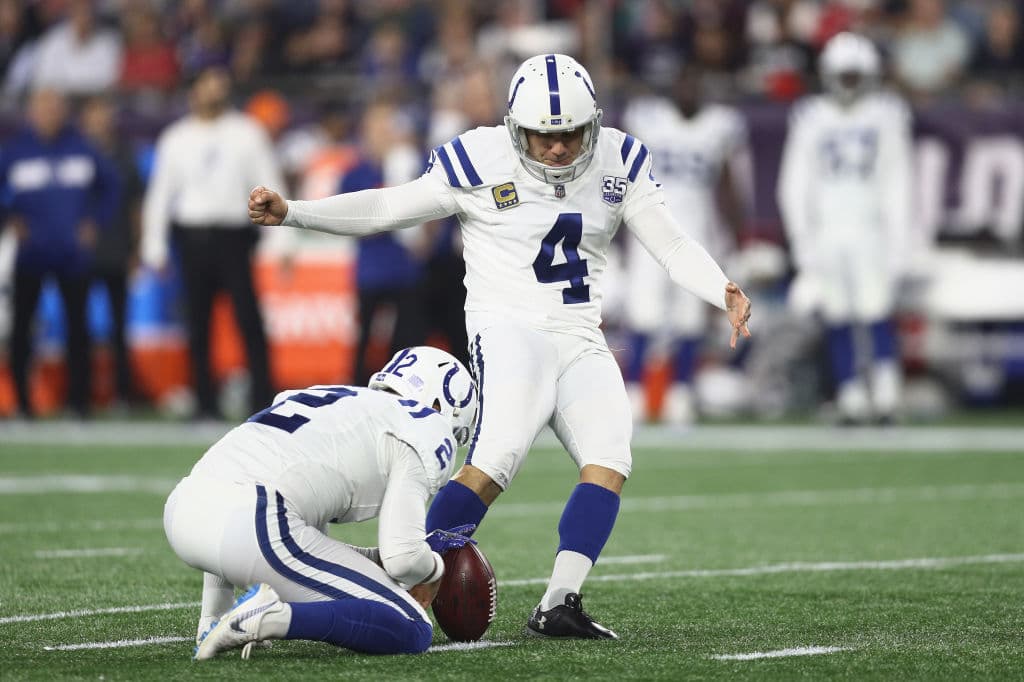 El veterano de mil batallas Adam Vinatieri (4) se encargaba de poner los pirmeros puntos de los Colts gracias a un gol de campo de 54 yardas que acercaba 14-3 a Indy.