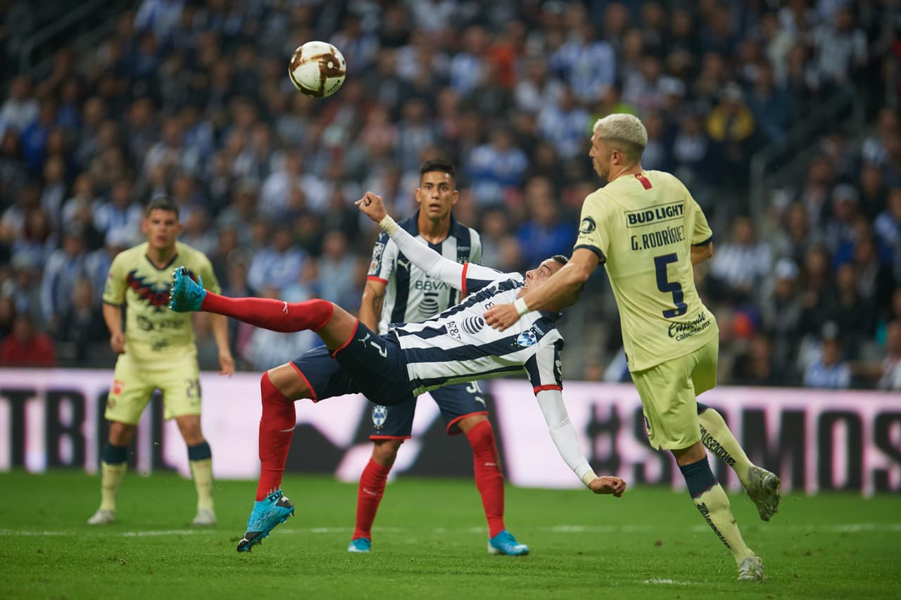 De repente, cuando el tiempo expiraba llegó una genialidad a las que nos tiene acostumbrados con una magnífica chilena que terminó en el fondo de las redes.