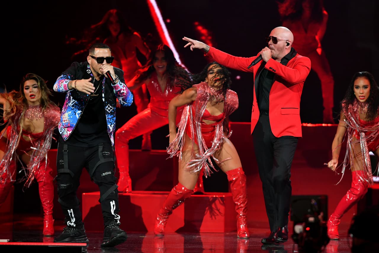 Con el tema
<b>‘Ten Cuidado’</b> pusieron a todo el público a bailar con su energía imparable.