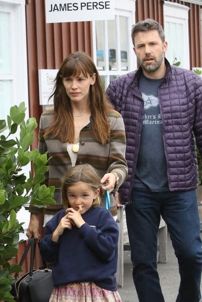 Los rumores dicen que Jennifer es quien se hace responsable de sus hijas por completo.