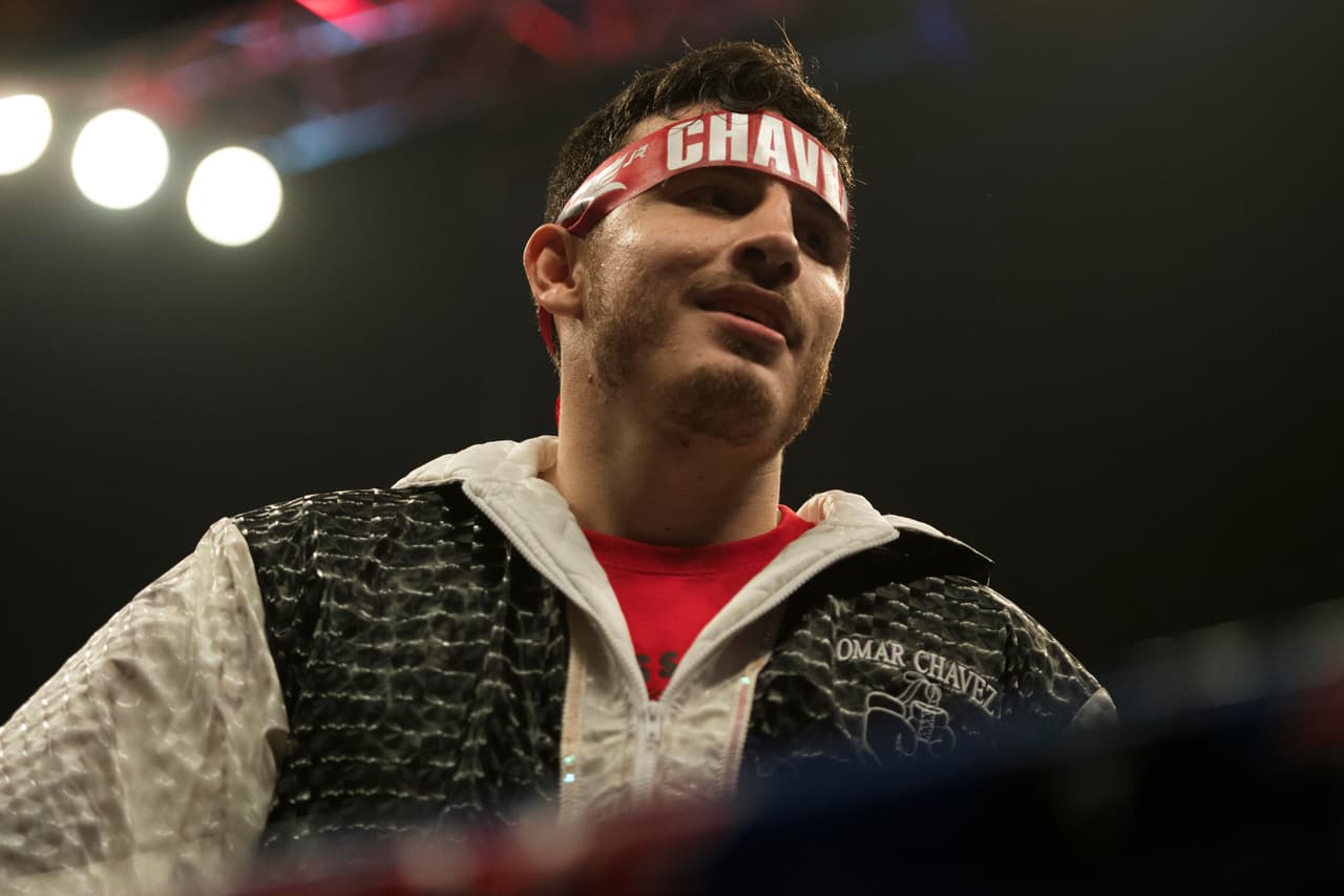 Action photo for fight Omar Chavez vs Cesar Chavez the function Boxing in Monterrey Nuevo Leon. Foto de accion durante la pelea de Omar Chavez (MEX) vs Cesar Chavez (MEX) en la funcion de Boxeo en Monterrey Nuevo Leon, en la foto: Omar Chavez 10/12/2016/MEXSPORT/Jorge Martinez.