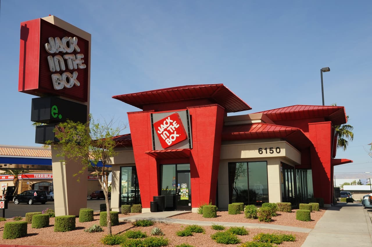 <b>Jack in the Box. Calificación: F</b>Tiene 2,251 locales en EEUU y sus ventas en 2017 fueron de 3,469 millones de dólares. No tiene una política de uso de antibióticos disponible pero si respondió cuestionario enviado por los investigadores. Logró 6 puntos de 100 en la evaluación.