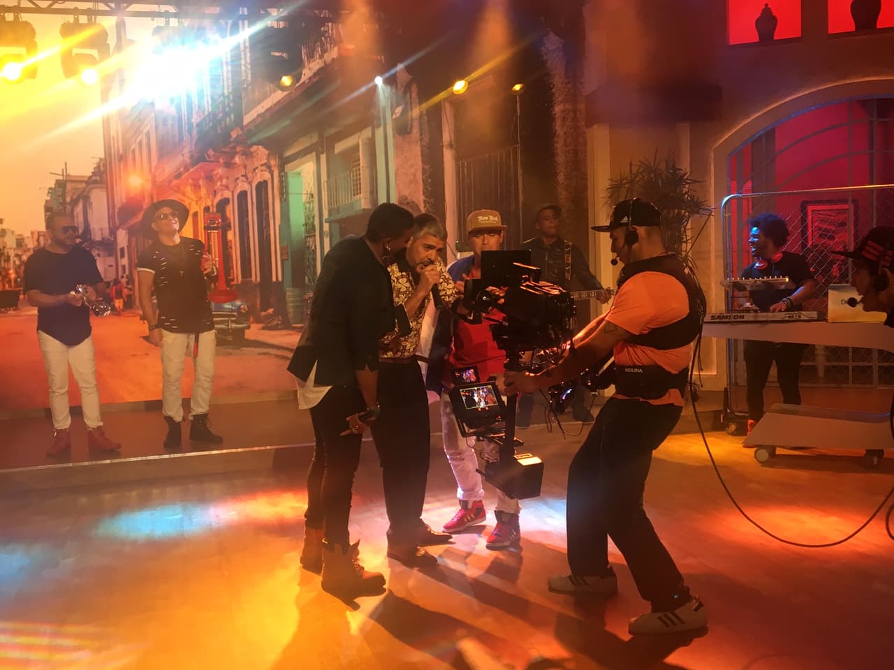 El trío cubano Orishas está de vuelta con nueva música y nuevos bríos.