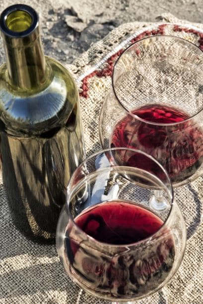 Cocina tus bayas con una rama de canela, una copa de vino tinto Malbec y un toque de pimienta de Cayena.