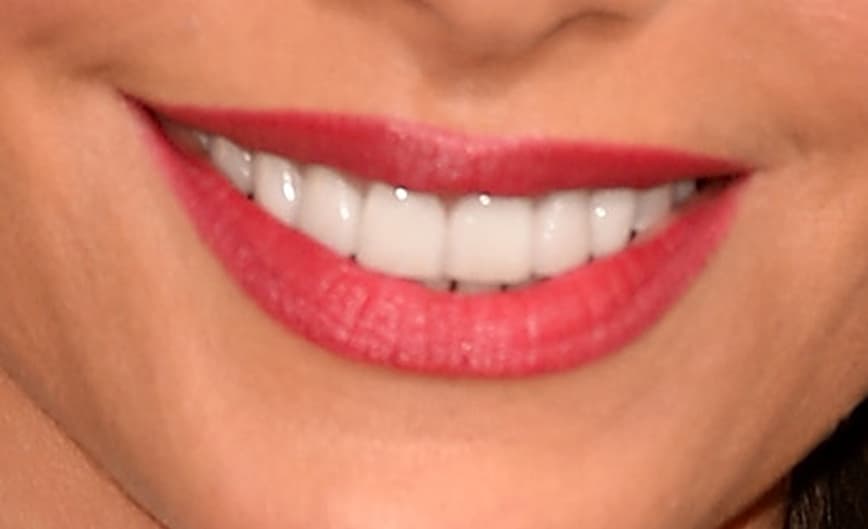 Esta sonrisa es la de una bella mujer conocida a nivel mundial. Además, poseé un carisma inigualable.