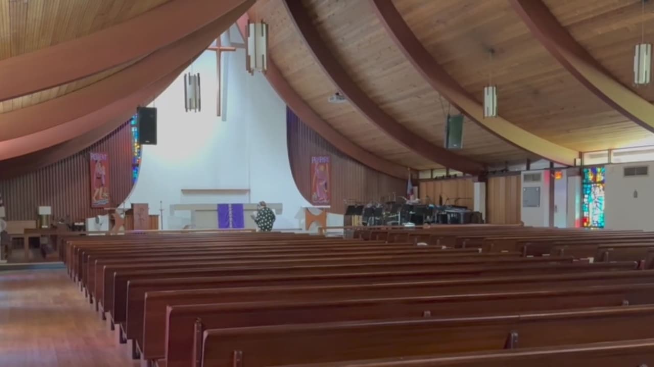 Ante el temor de operativos y redadas de ICE, iglesias se digitalizan