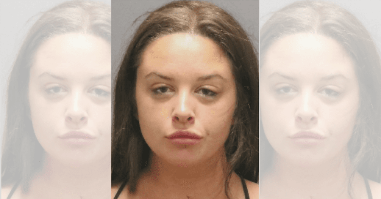 La responsable del accidente fue identificada como Grace Elizabeth Coleman de 22 años, que manejaba bajo la influencia del alcohol cuando se pasó una luz roja en Newport Coast Drive y estrelló su auto contra el de la familia hispana, según reporte de la policía de Newport Beach.