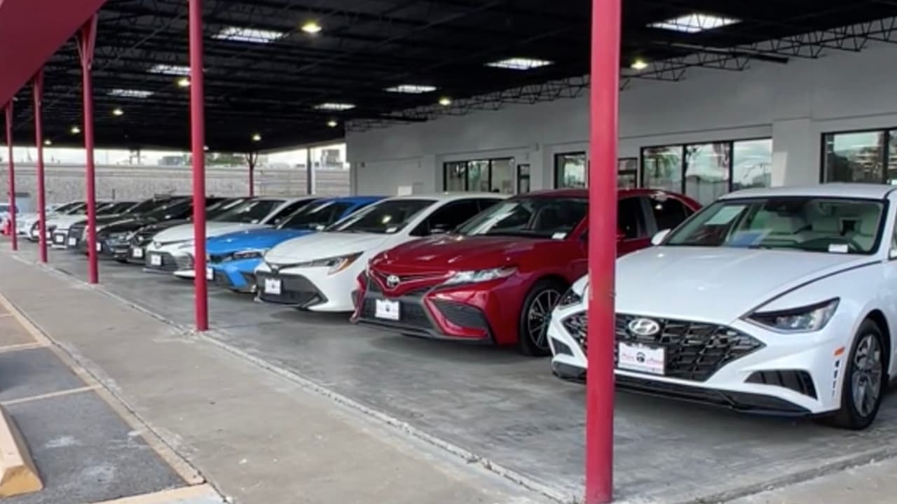 “Al subir los precios de los vehículos también van a subir los pagos mensuales y lo mínimo que pagas al mes son $700 que es un precio muy alto”, dijo Petriciolet.