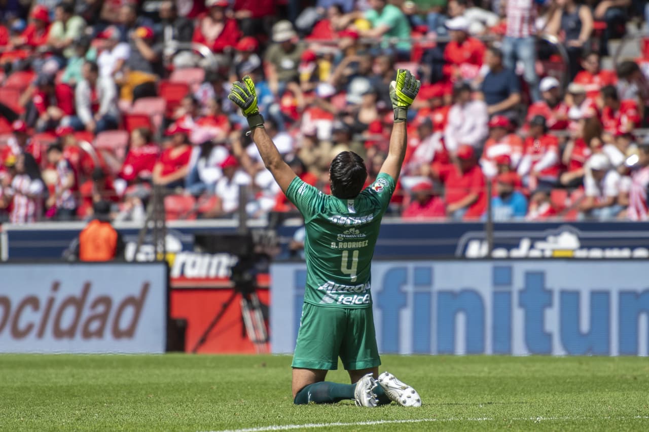 Chivas vence a Toluca con tres goles a uno; Guadalajara se aferra a la Liguilla. Alan Pulido es el máximo anotador mexicano de la Liga MX.