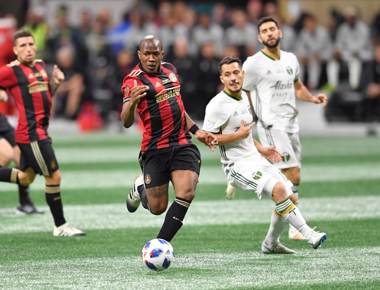A los 22 minutos llegó la primera opción del Atlanta United por intermedio de Darlington Nagabe (centro) y un remate desviado.