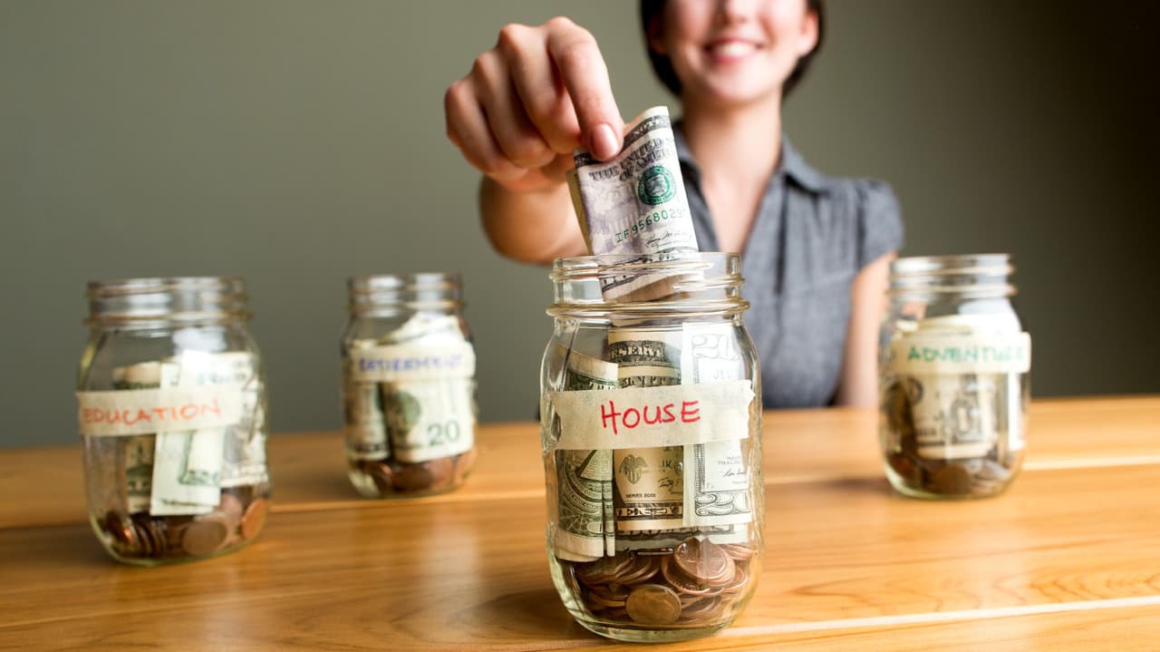 ¿Cómo tener más dinero en 2024? Tres claves para ahorrar fácilmente