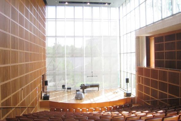 Cleveland Institute of Music - Tiene una buena reputación en todos los ámbitos, especialmente cuando se trata de sus cuerdas y los instrumentos de viento. La mitad de los profesores de la escuela son miembros pasados o actuales de la Orquesta de Cleveland de clase mundial.