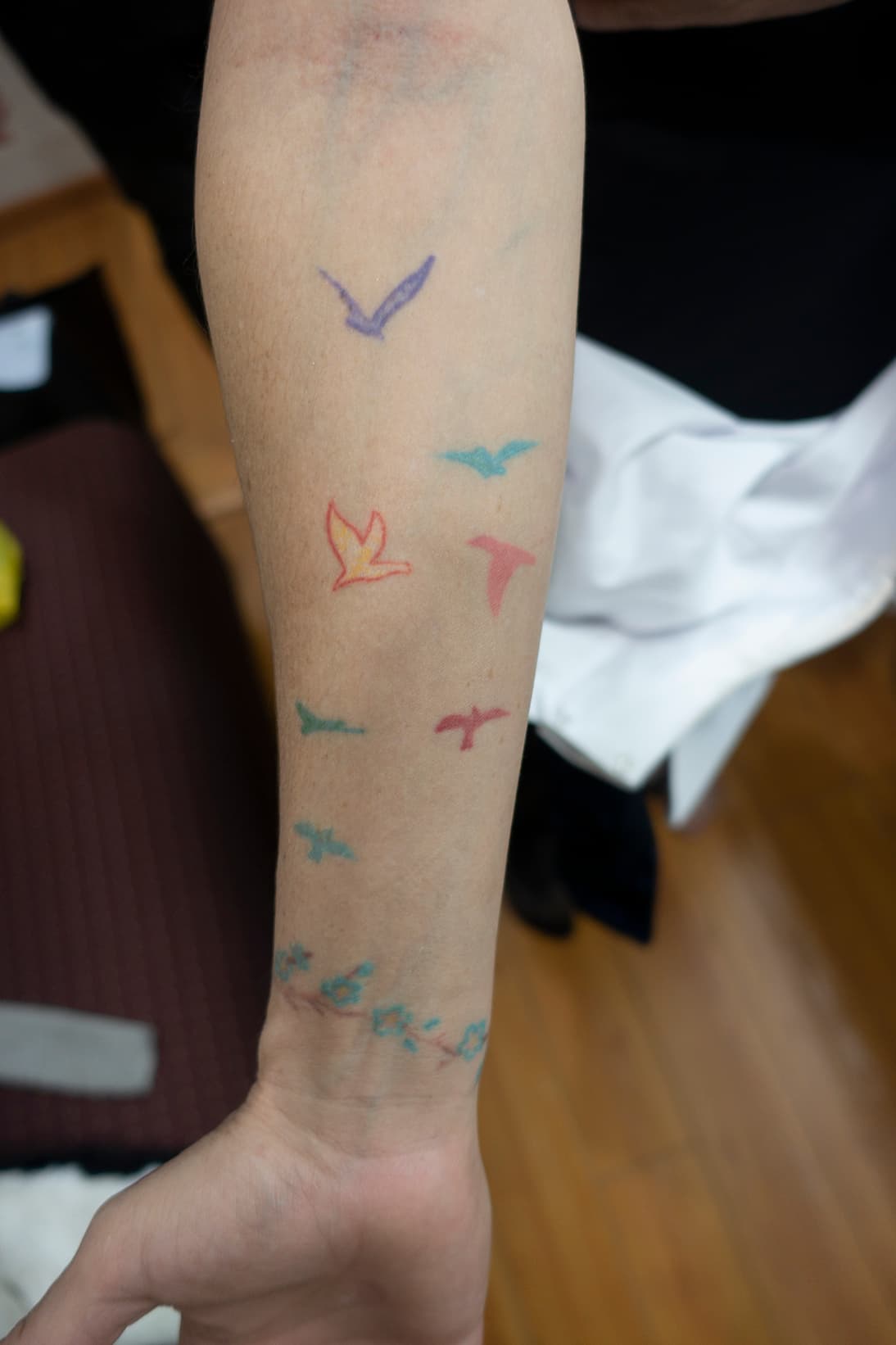 Lola recuerda que de los 30 a los 35 años se hizo tres o cuatro tatuajes.