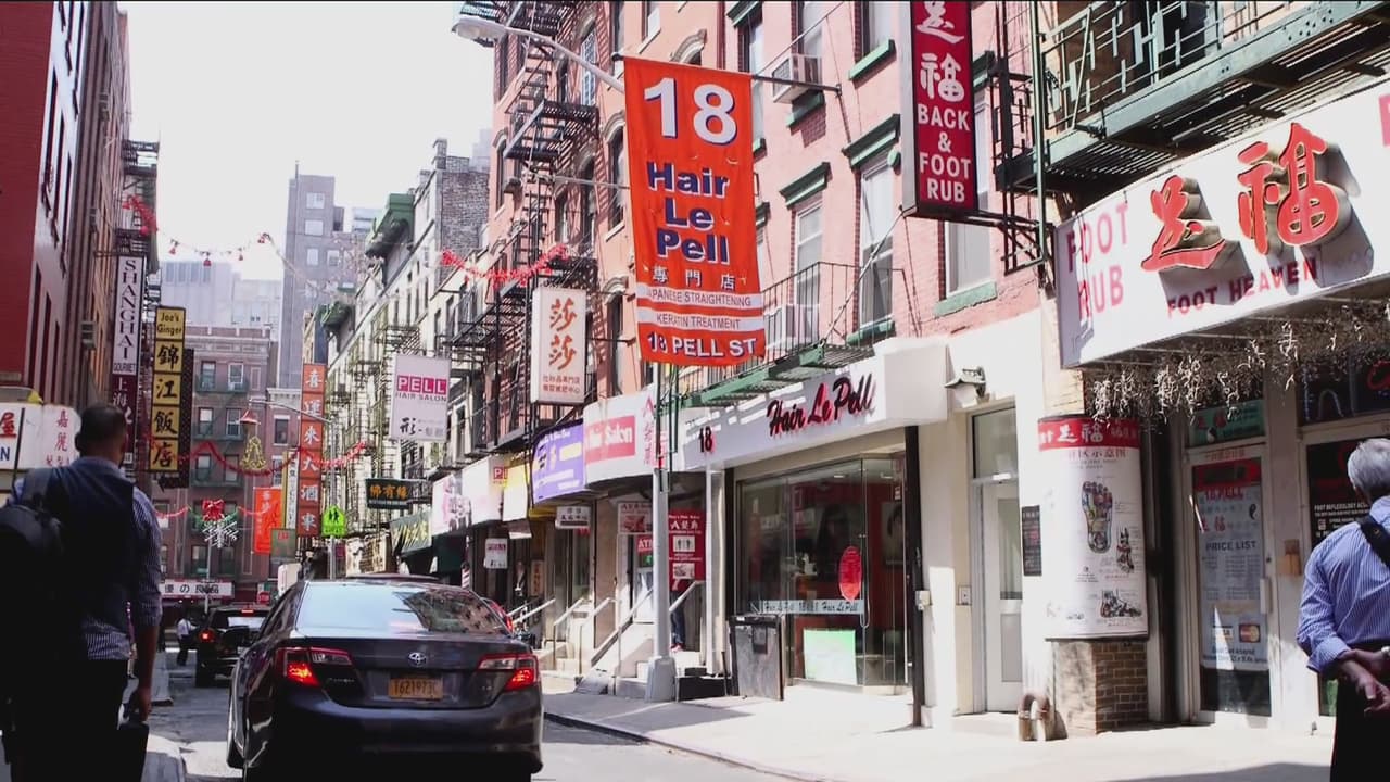 Encuentras todo tipo de tiendas, ropa, accesorios, zapatos, maquillaje y muchas otras cosas más.