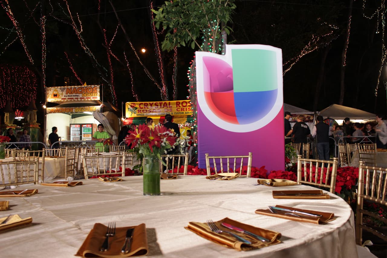 Las familias seleccionadas para participar de la Cena del 23 disfrutaron de una rica comida, regalos y compartieron con los talentos de Noticias 23.