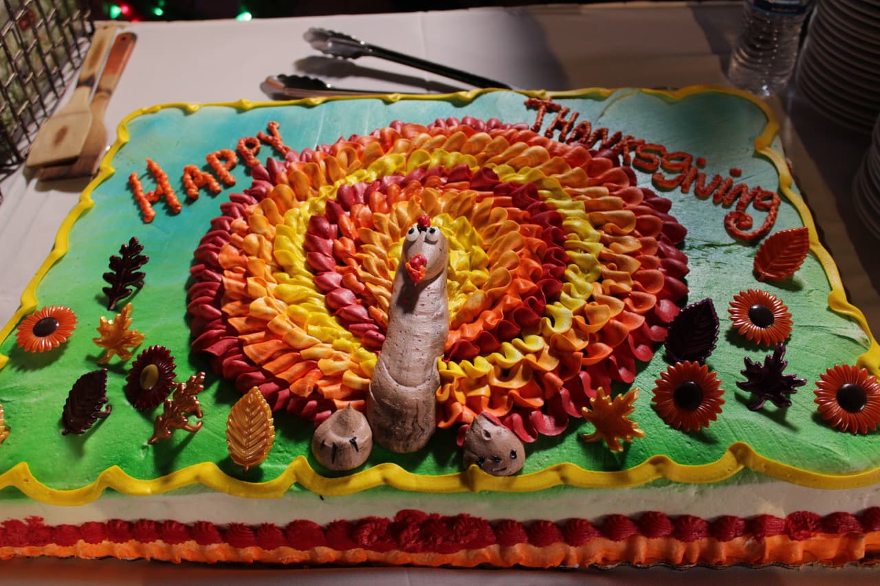 Las familias seleccionadas para participar de la Cena del 23 disfrutaron de una rica comida, regalos y compartieron con los talentos de Noticias 23.