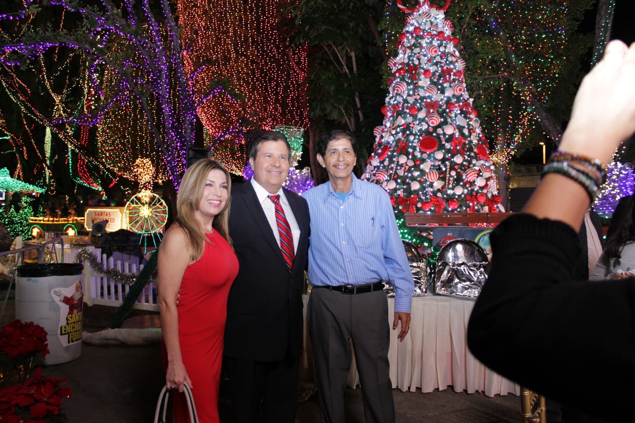 Las familias seleccionadas para participar de la Cena del 23 disfrutaron de una rica comida, regalos y compartieron con los talentos de Noticias 23.