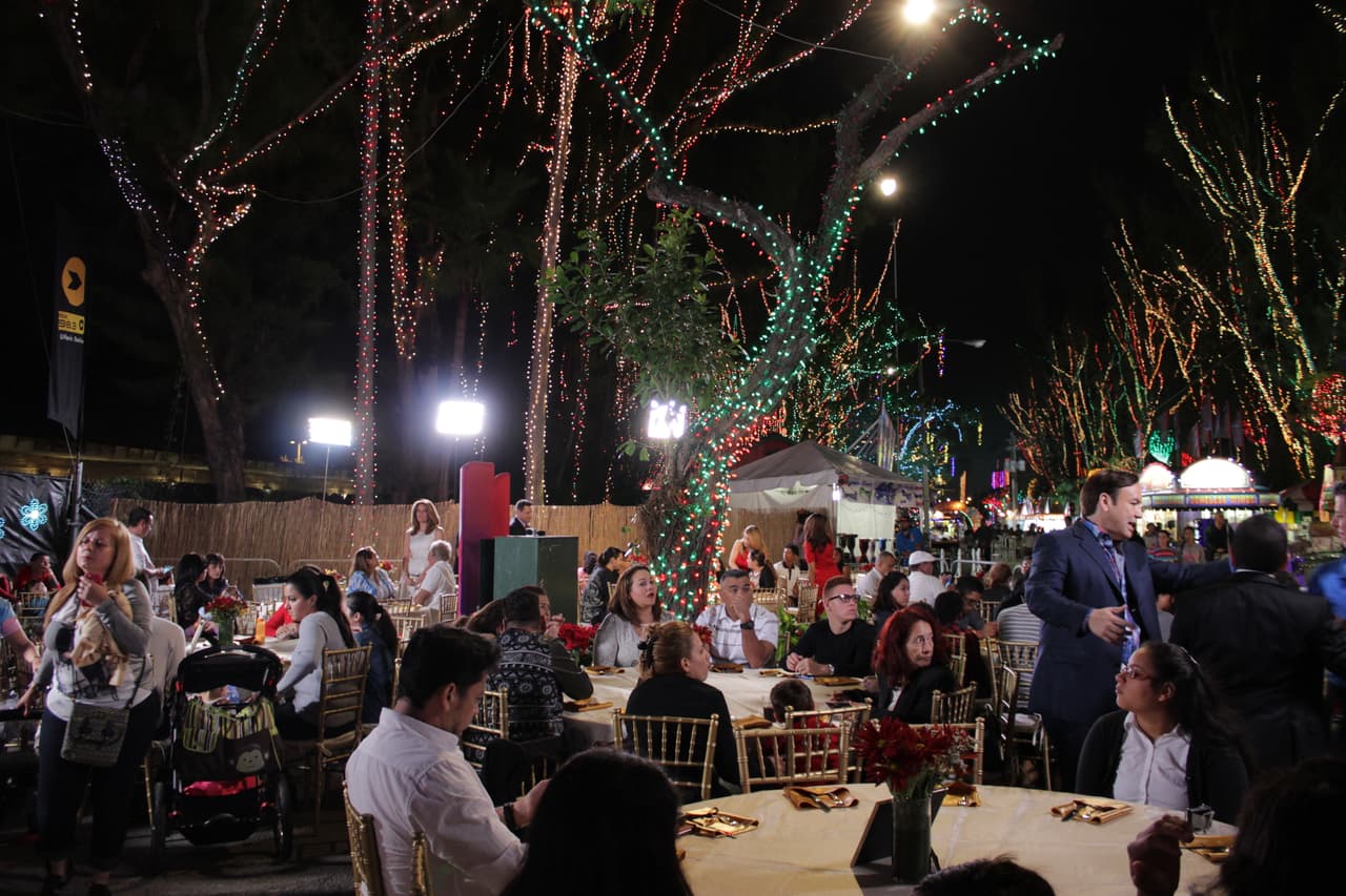 Las familias seleccionadas para participar de la Cena del 23 disfrutaron de una rica comida, regalos y compartieron con los talentos de Noticias 23.