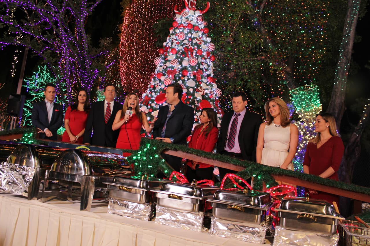 Las familias seleccionadas para participar de la Cena del 23 disfrutaron de una rica comida, regalos y compartieron con los talentos de Noticias 23.