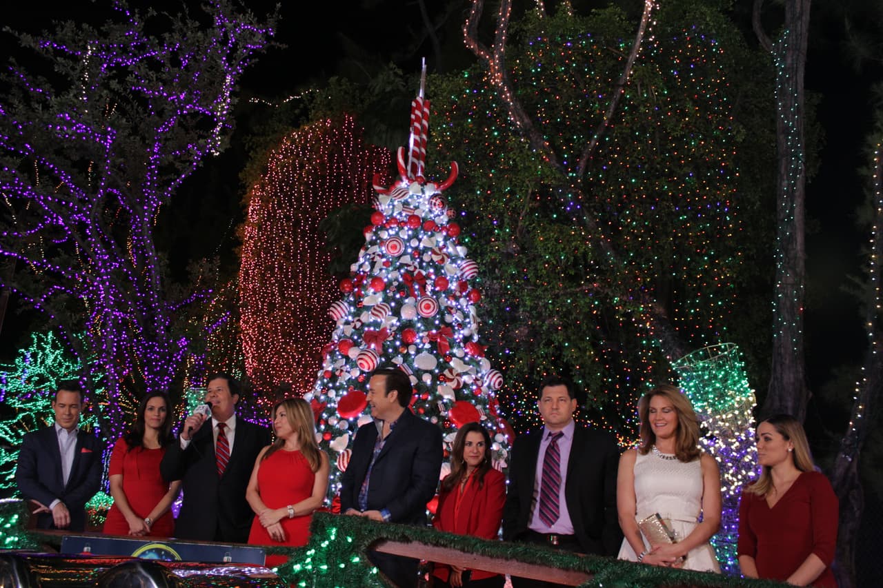 Las familias seleccionadas para participar de la Cena del 23 disfrutaron de una rica comida, regalos y compartieron con los talentos de Noticias 23.