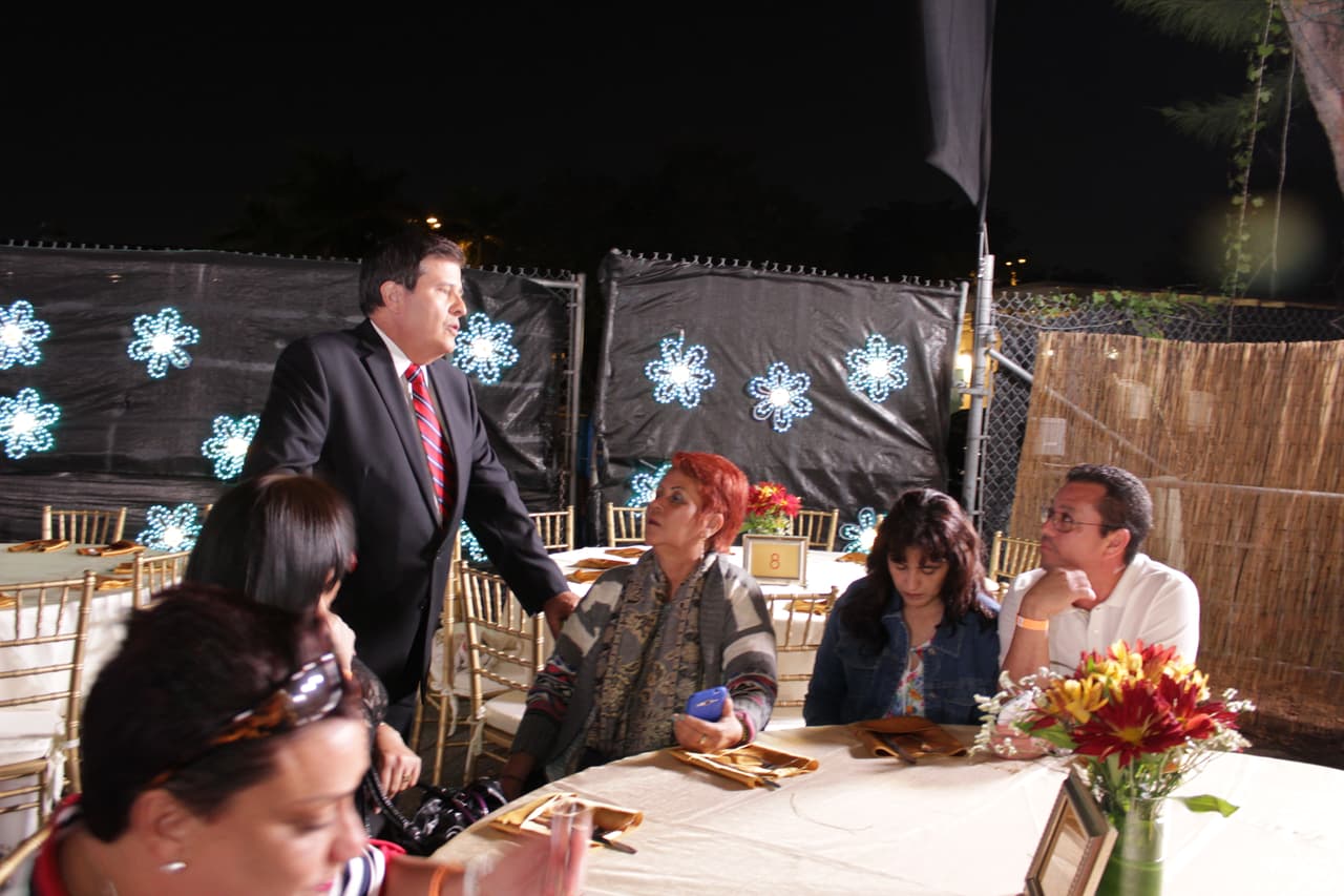 Las familias seleccionadas para participar de la Cena del 23 disfrutaron de una rica comida, regalos y compartieron con los talentos de Noticias 23.