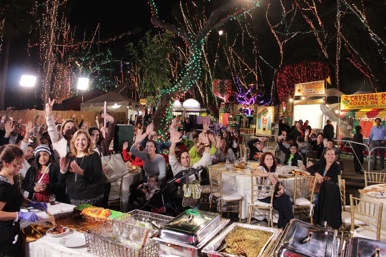 Las familias seleccionadas para participar de la Cena del 23 disfrutaron de una rica comida, regalos y compartieron con los talentos de Noticias 23.