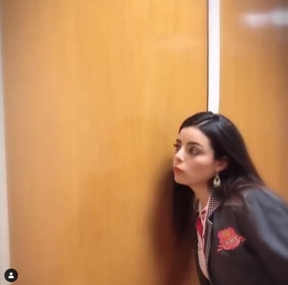 Violeta acompañó este video con un emotivo mensaje donde calificó de "maravillosos momentos" los que vivió en esta producción.