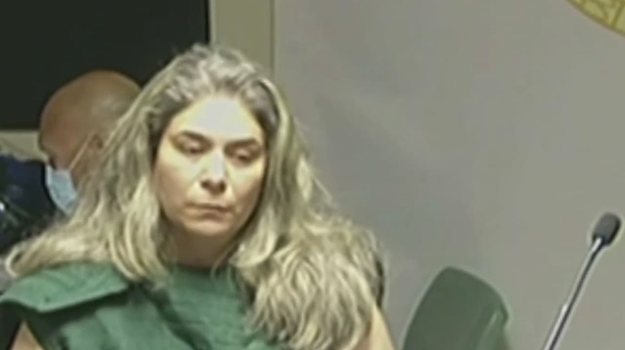 Asistente de cuidados del hogar acusada de robarle a anciana en vivienda de Miami Lakes