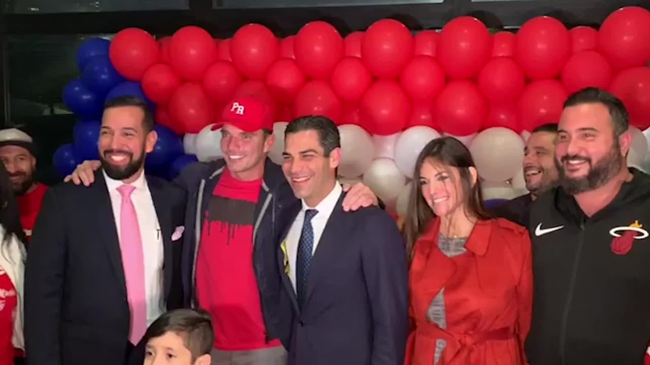 “Estoy asqueado”: alcalde de Miami cuando ordenaron retirar la bandera de Puerto Rico de La Placita 