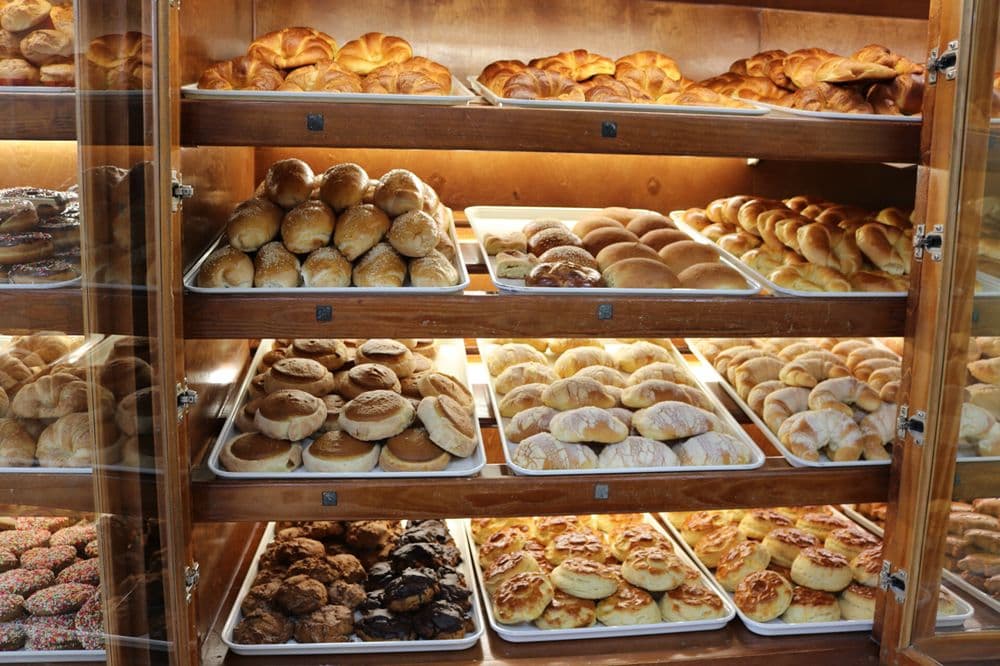 <b>Panadería La Espiga</b>
<br>
<b>Dirección</b>: 2237 New Hope Church Rd. Raleigh, NC
<br>
<b>Teléfono</b>: (919) 876-6060
<br>
<b><a href="https://www.yelp.com/map/panaderia-la-espiga-raleigh">Cómo llegar</a></b>
<br>
<br>Panadería que ofrece delicias de la cocina mexicana y otros productos, como pasteles.