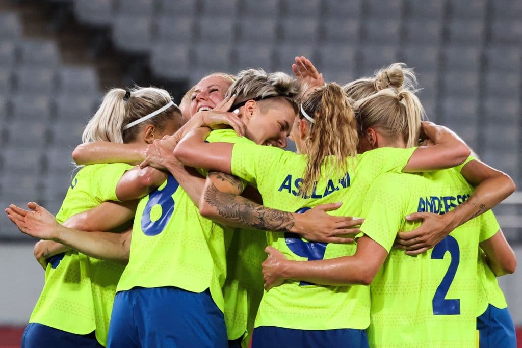 Suecia no se tocó el corazón y goleó 3-0 al equipo de Estados Unidos, terminado así con su racha de 44 partidos sin una derrota. Stina Blackstenius fue la estrella del partido, pues anotó un doblete y Lina Hurtig sumó el último tanto para la victoria sobre USWNT. Australia y Nueva Zelanda se encuentran en el mismo grupo.