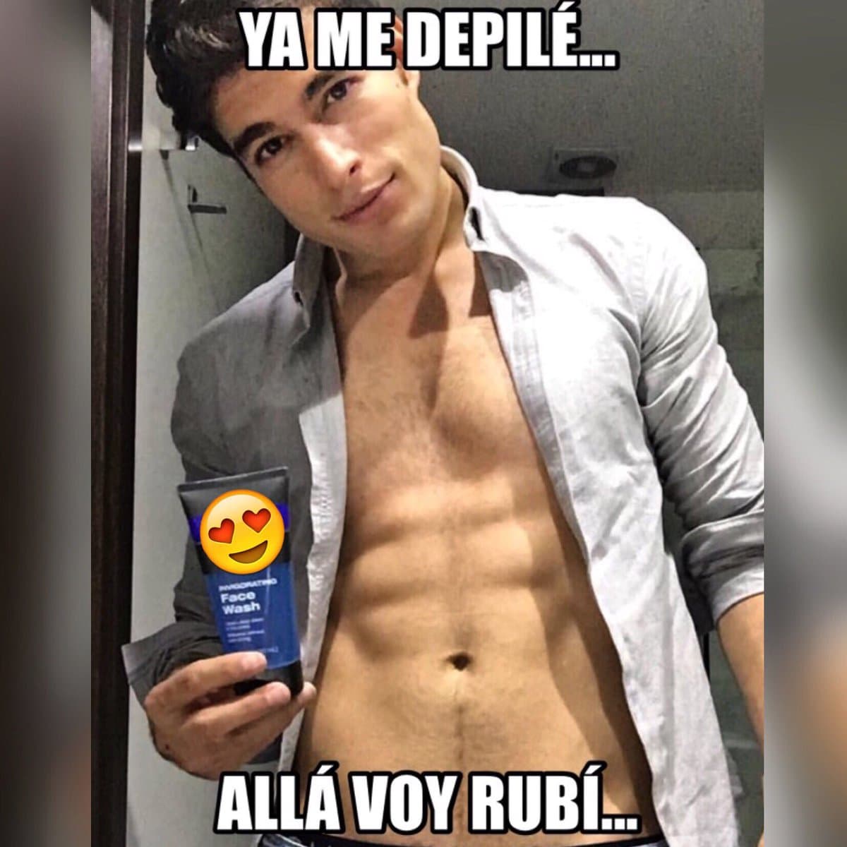 Danilo se fue con todo para conquistar a la quinceañera del año.