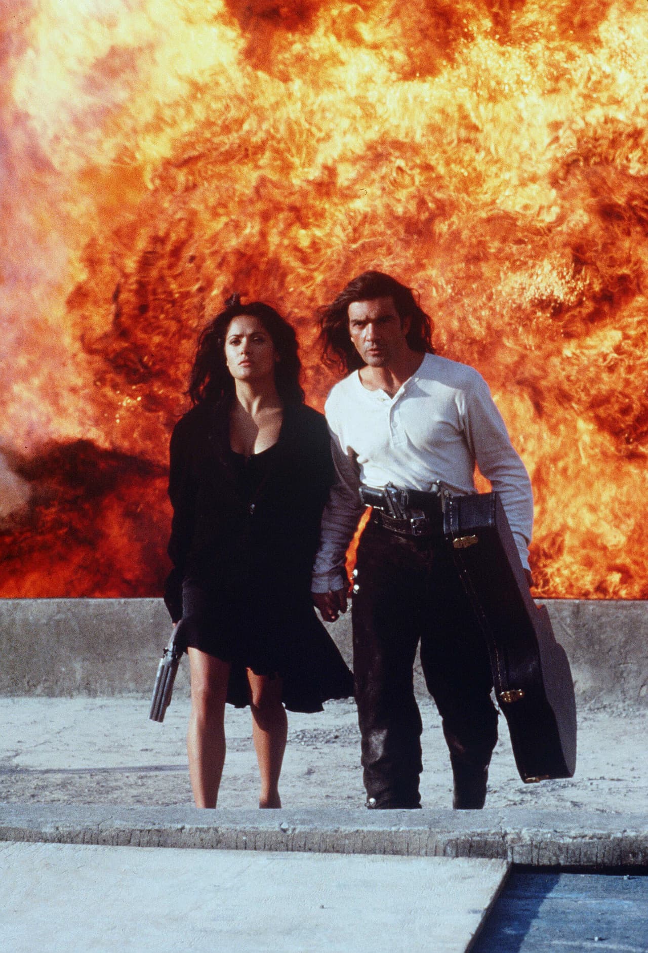 Ese mismo año (1995), Robert Rodriguez eligió a Salma Hayek para actuar en 'Desperado', la película en la que compartió protagónico con Antonio Banderas.