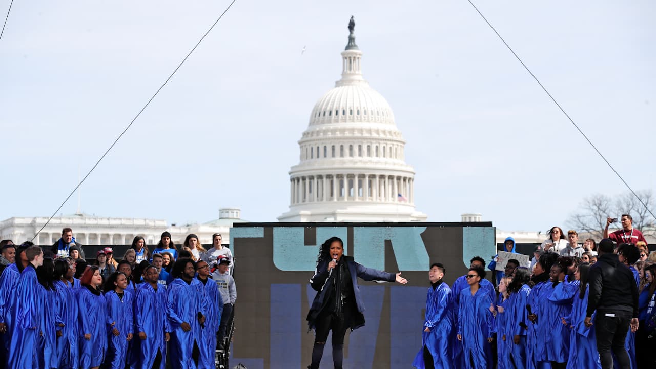 Más de un millón de personas se presentaron en la Marcha por Nuestras Vidas (March for Our Lives) el 24 de marzo de 2018 en Washington, DC, en protesta por la violencia con armas de fuego y tras la tragedia de Parkland, ocurrida el 14 de febrero de ese año y en la que murieron 17 personas.