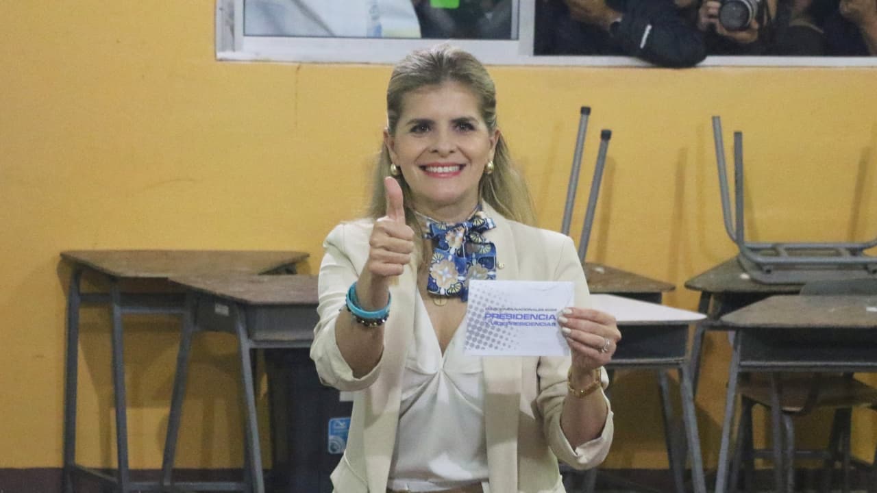 Laura Fernández encabeza el conteo preliminar y se perfila para ganar en primera vuelta en Costa Rica