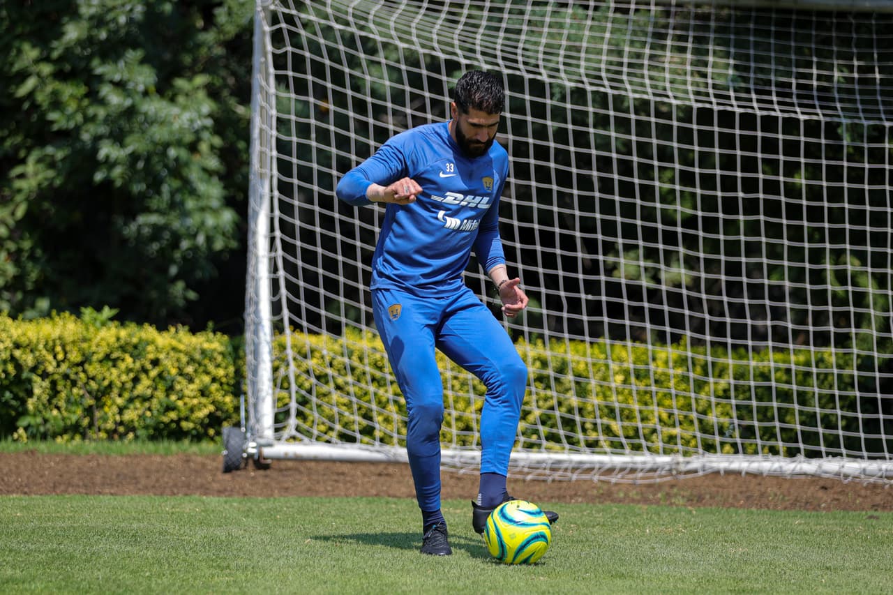 Gil Alcalá no se cataloga como el "segundo" en Pumas por ausencia de Julio González