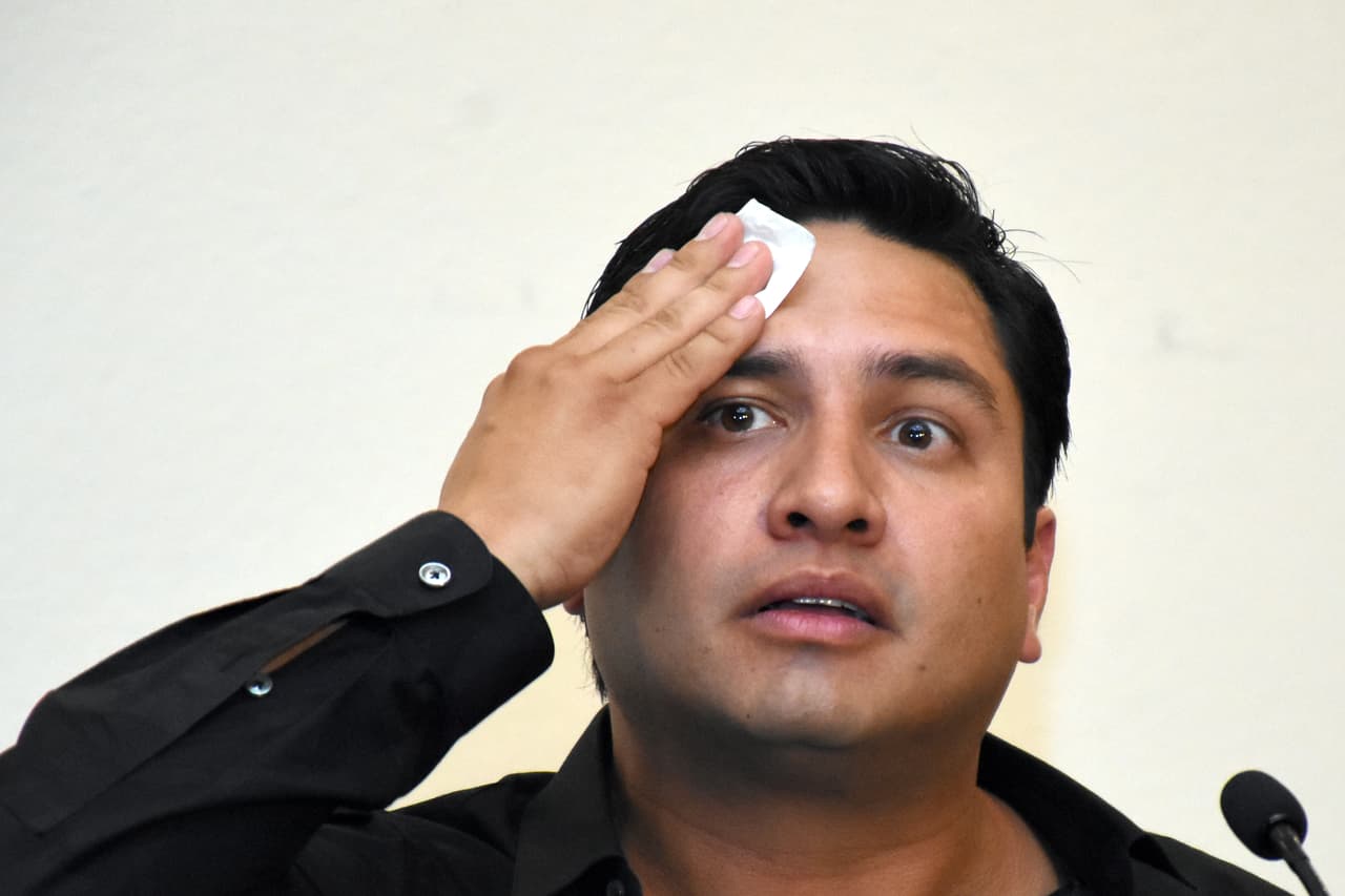 "Nuestra empresa ha hecho contratos, compromisos y hemos tenido presentaciones con muchas empresas que no sabemos quién está detrás de, quién invierte. Desconozco totalmente como nos haya mencionado el señor (Raúl Hernández Flores)".