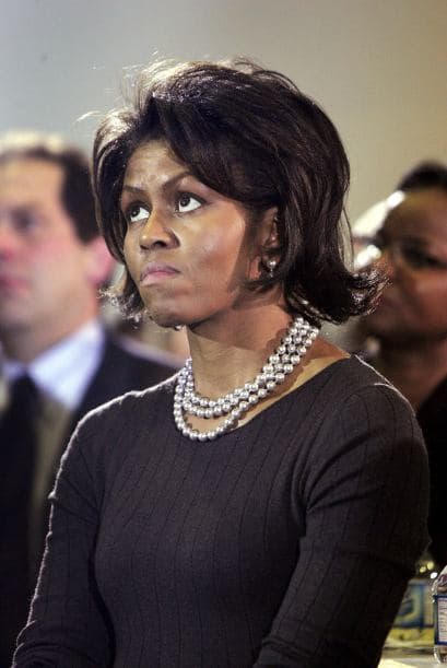 Desde principios de 2010, la Primera Dama ha liderado la lucha contra la obesidad infantil con su movimiento Let's Move (A moverse), multiplicando las apariciones en la televisión, en las cuales no ha dudado en incluso hacer "hula hoop" o ponerse a bailar al ritmo de un pegajoso tema de la reina del R&B Beyoncé.